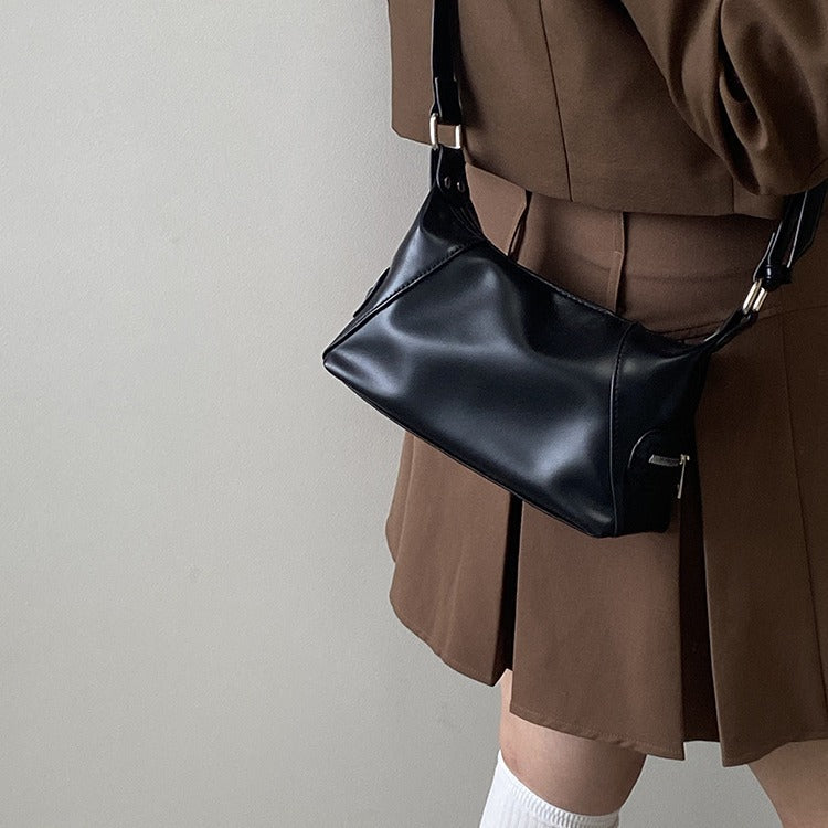 Black Chain-Lock Cylinder Bag